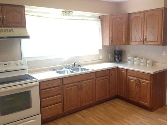 Newer cabinets and appliances
