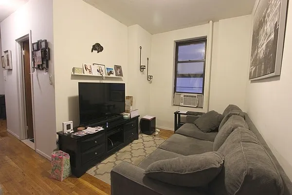 Rented by Dynamik Realty | media 4