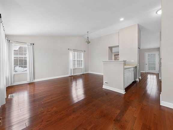 2nd image of 831 Genesee Dr