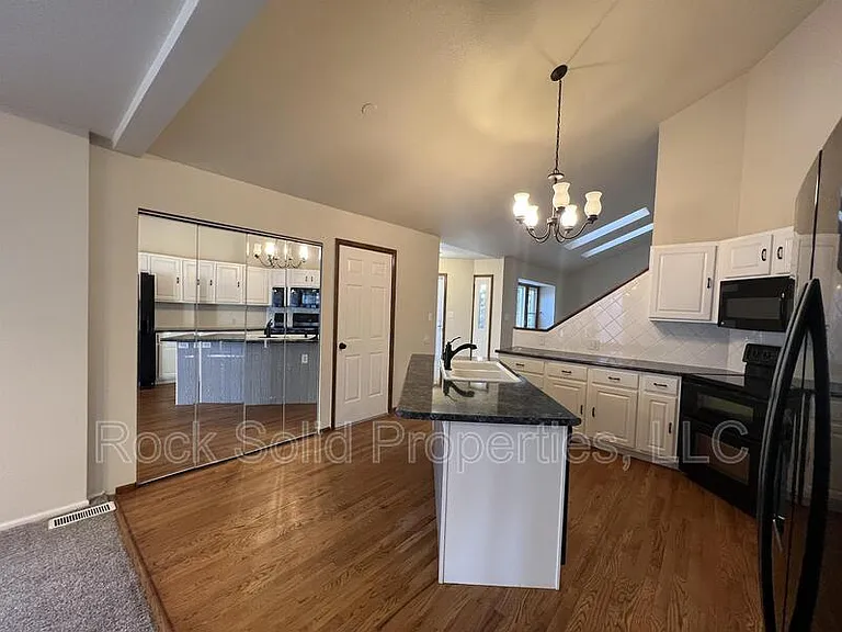 4520 Carmel Dr — Photo 10
