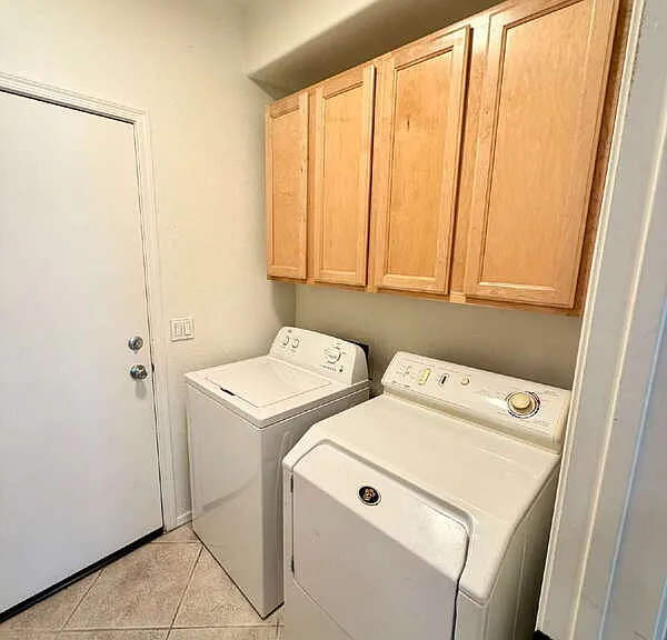 885 W Aloe Pl — Photo 20