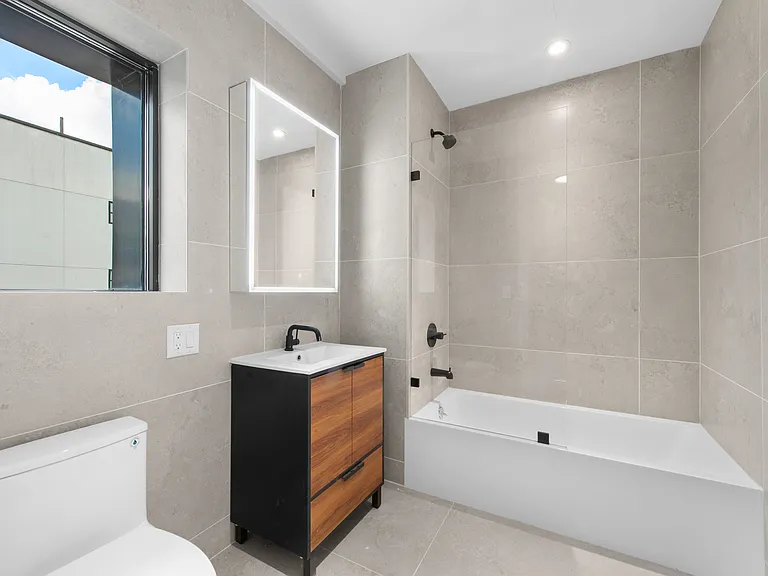 80 Ainslie St #404 — Photo 10