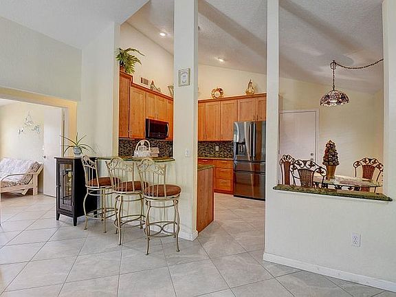 4th image of 5487 Courtney Cir