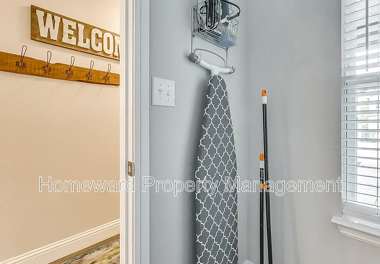 829 Juno Ln — Photo 3