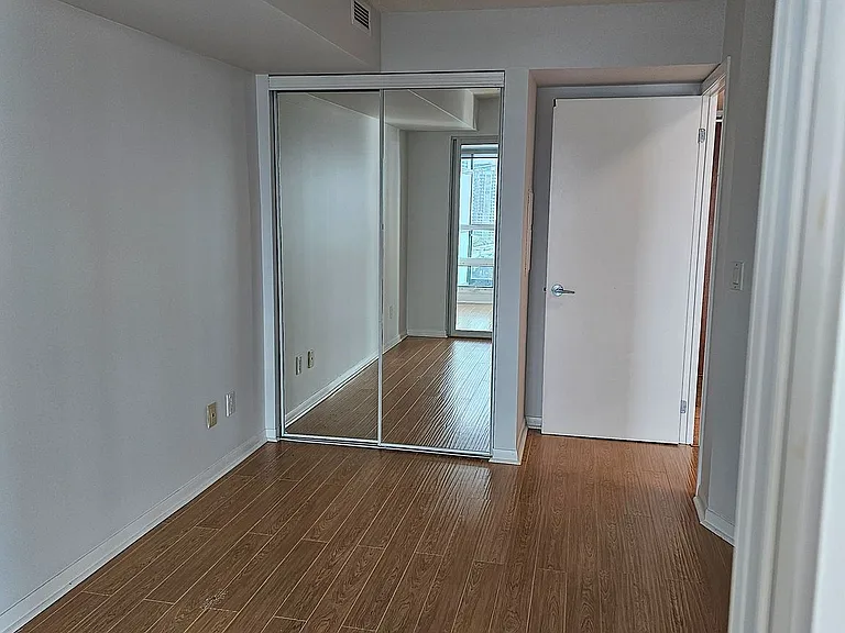 219 Fort York Blvd #1810 — Photo 6
