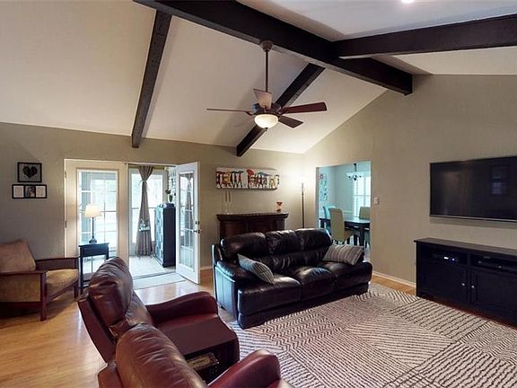 3rd image of 1101 De Pauw Dr
