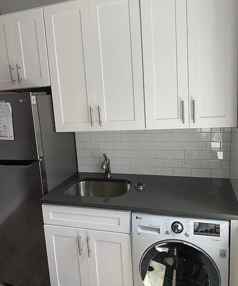 12 Russell Avenue — Photo 8