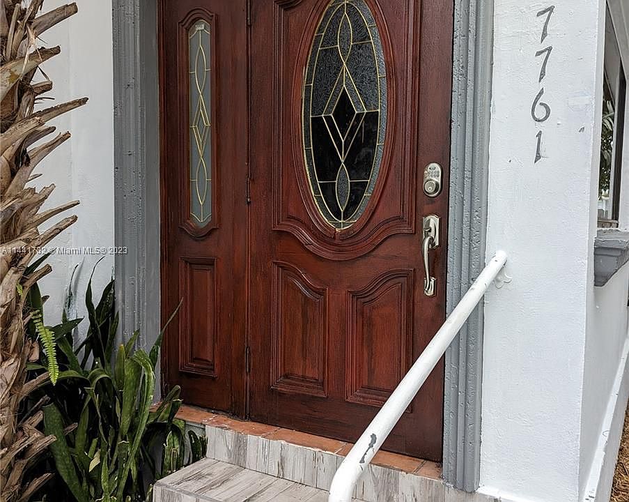 1st image of 7761 Crespi Blvd