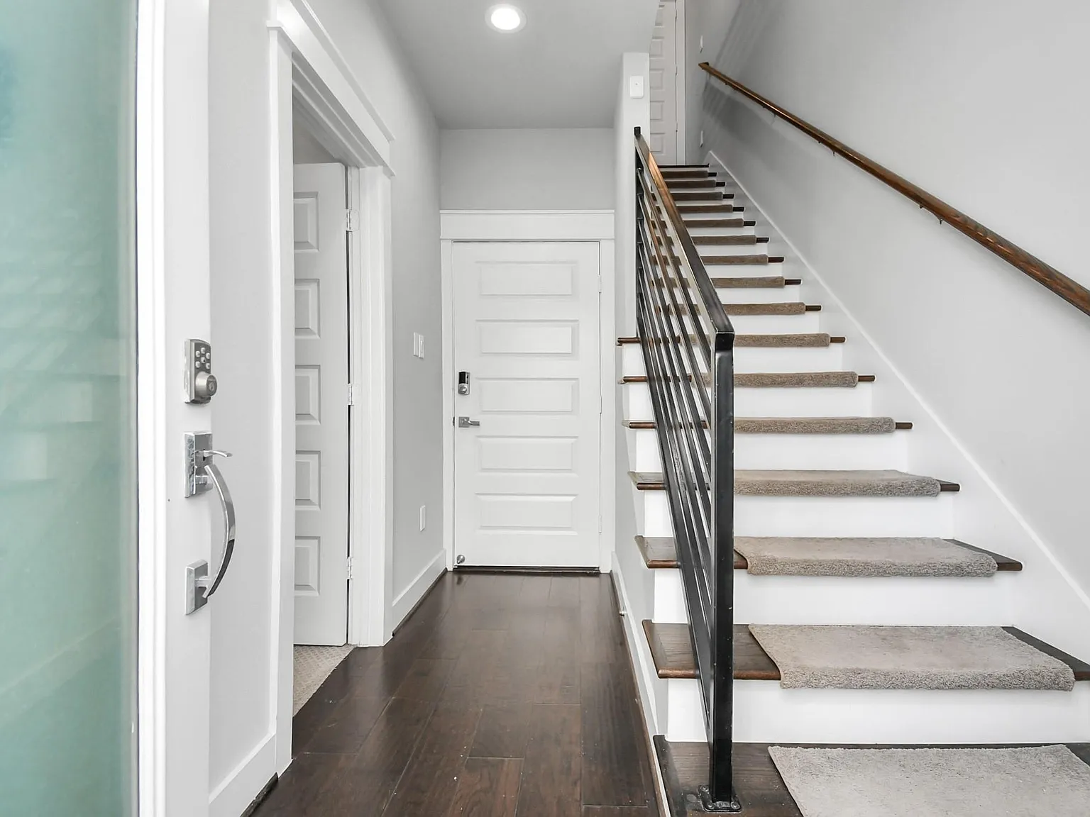 3 bed, 3.5 bath, 1718 sqft, $2,850 — Photo 3