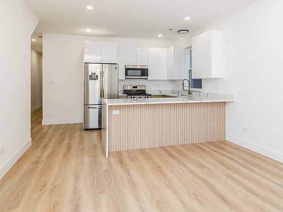 3rd image of 1246 S Fairfield Ave #2