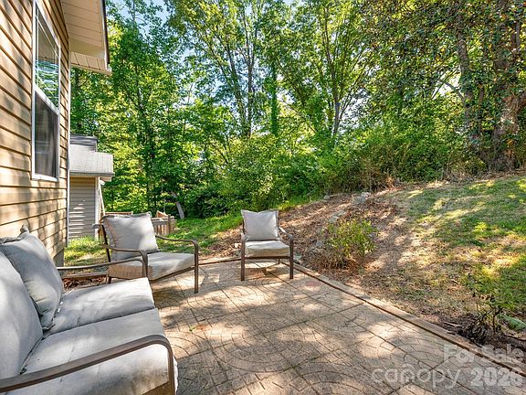 5th image of 24 Hilldale Rd