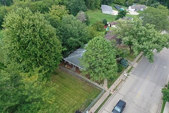5th image of 2670 N Grandview Ave
