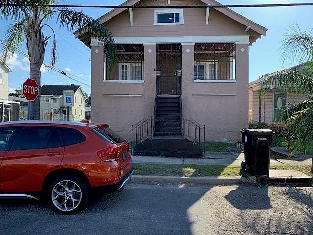 1st image of 3829 Taylor St