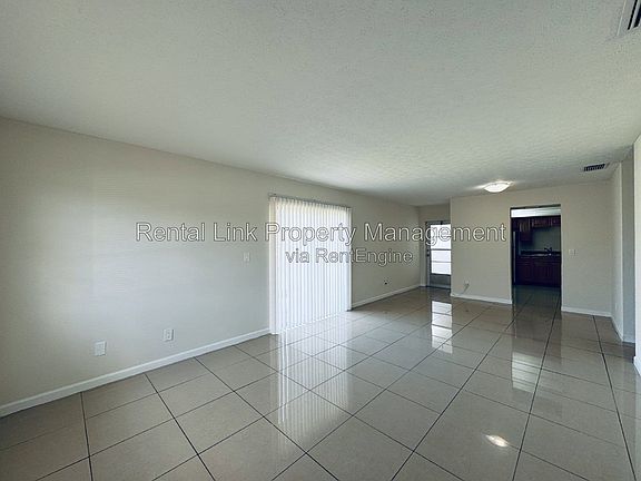 3rd image of 3619 SE 9th Pl APT 5