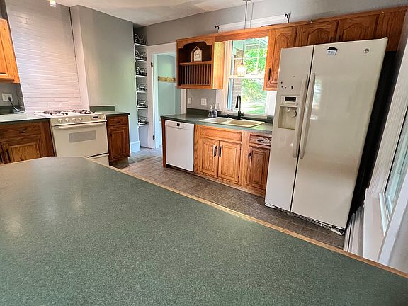 3rd image of 14 Waterview Ave #14
