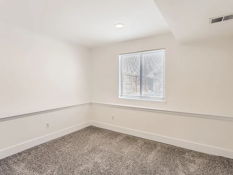 2046 Sumac St — Photo 23