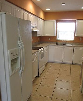 2nd image of 904 SE 13th St APT 202