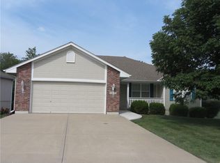 1913 Prairie Grass Dr, Raymore, MO 64083