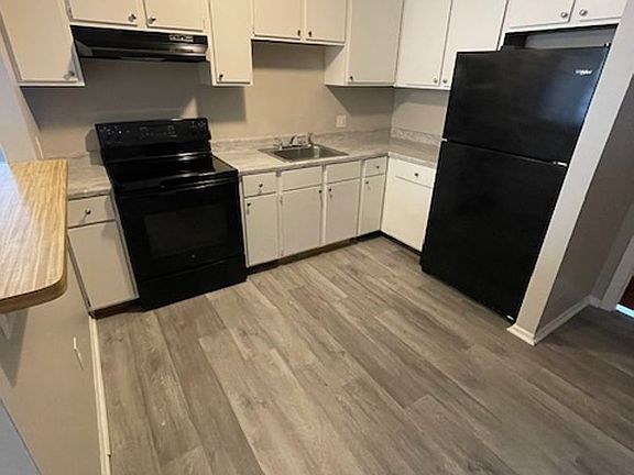 2nd image of 1059-1071 Memorial Ave #6