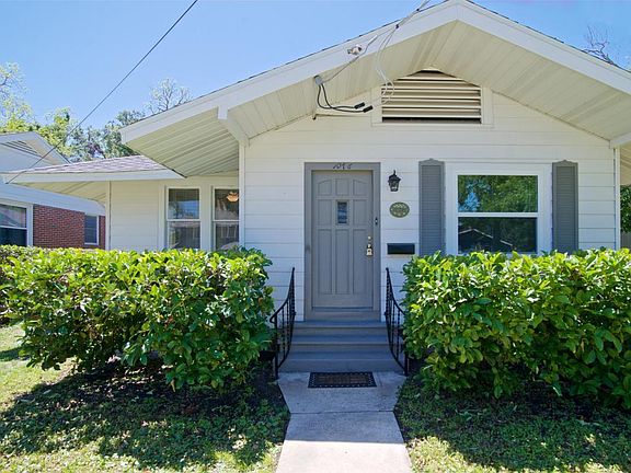 4th image of 1076 Ingleside Ave