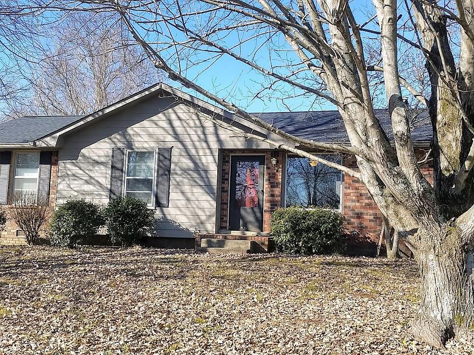 Cute home in a FANTASTIC location! Walk to Glenbrook shopping area. Immediate access to bypass.