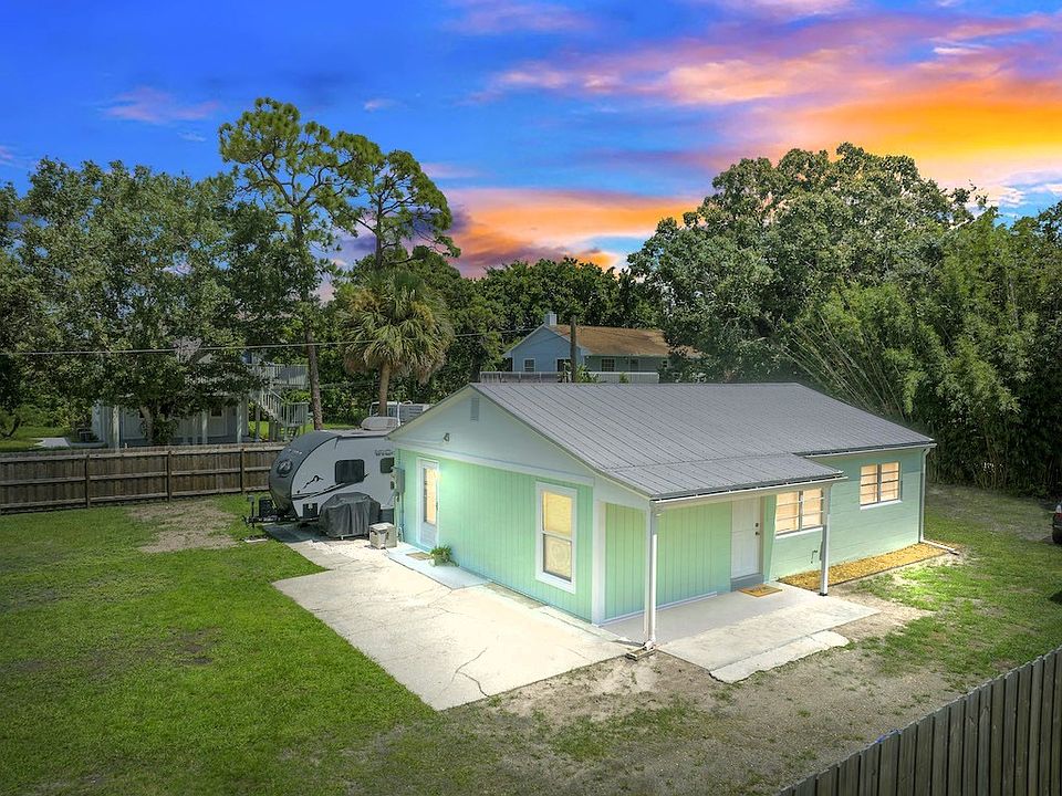 1st image of 1860 9th Ln