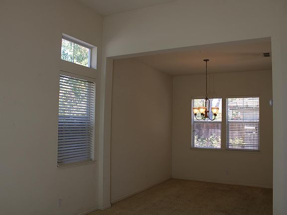 4th image of 60 Wild Rye Way