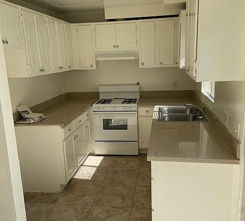 3rd image of 481 N Cypress St #B