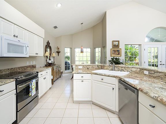 5th image of 522 Lakeway Dr