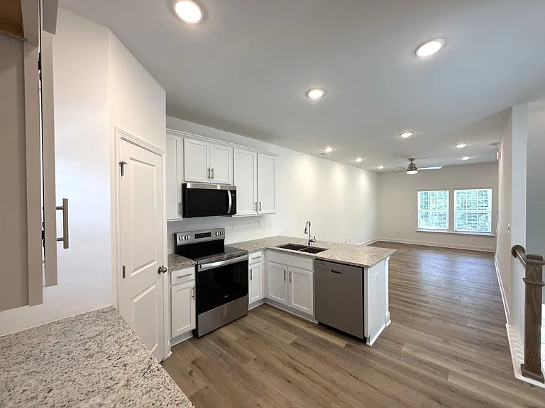 3220 Butler Hill Dr — Photo 5