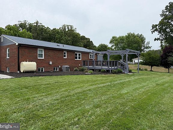 2nd image of 3019 Ashwood Dr
