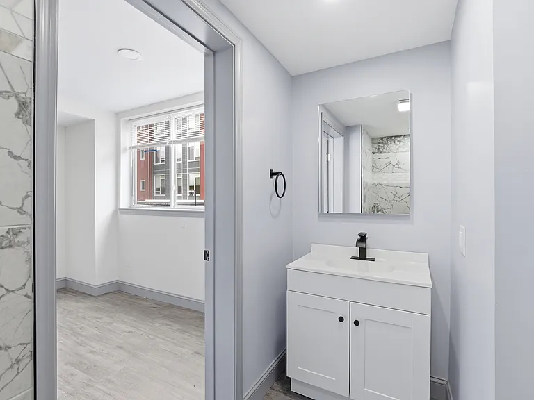 114 N Franklin St — Photo 4