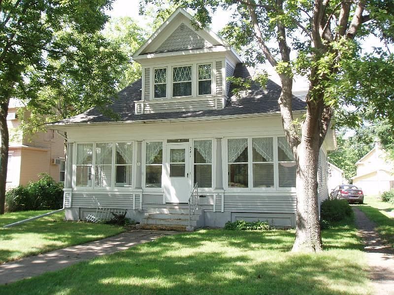 1st image of 741 Dakota Ave S