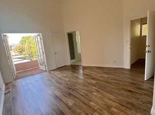 14435 Riverside Dr #4, Sherman Oaks, CA 91423