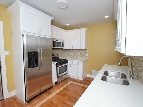 5th image of 9225 S Essex Ave