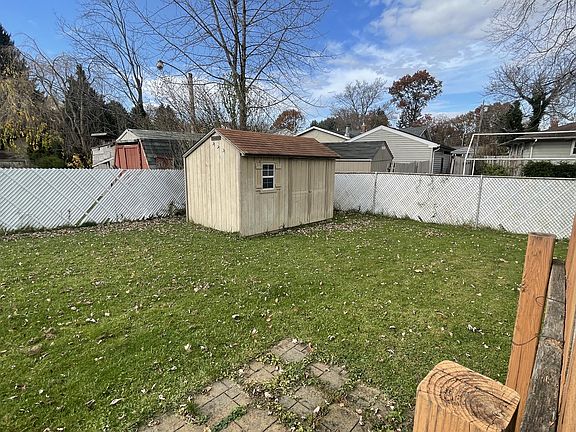 4th image of 409 Asbury Ln