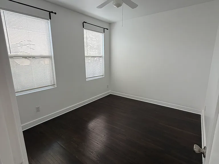 8416 1/2 Victoria Ave — Photo 19