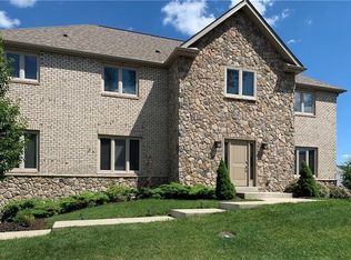 100 Whispering Heights Ln, Venetia, PA 15367