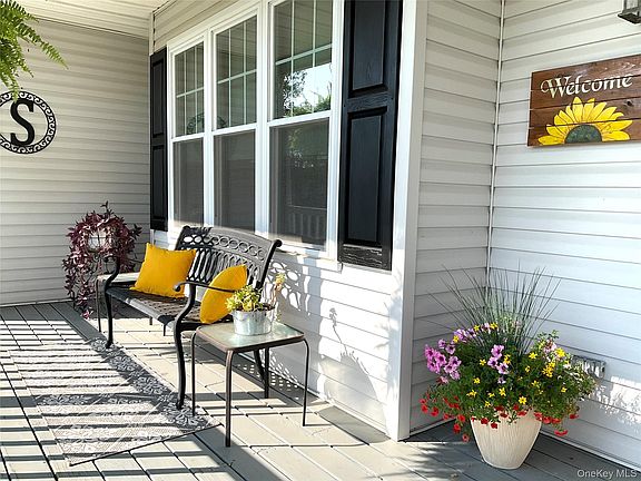 3rd image of 39 Creekside Drive