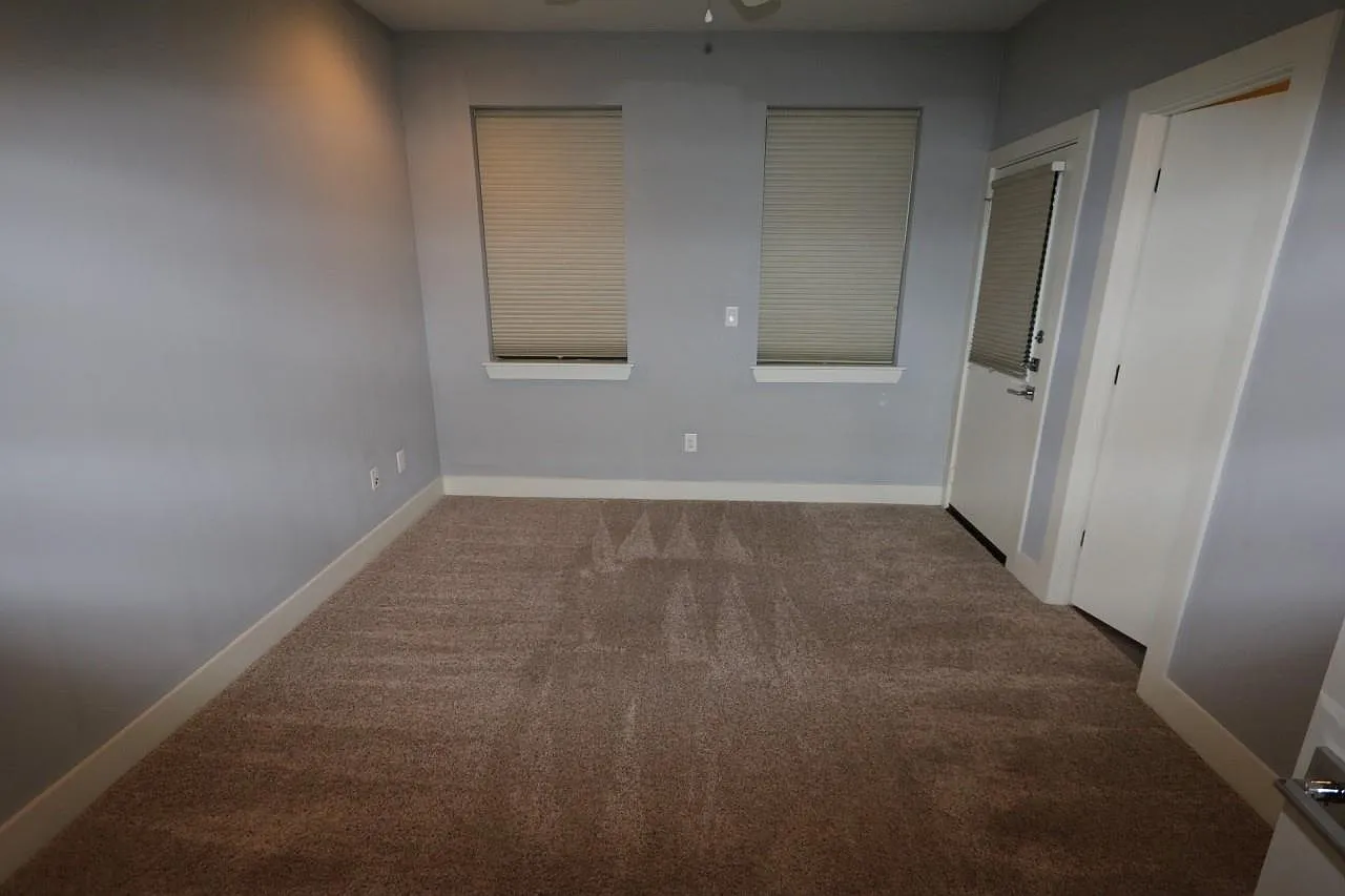 3 bed, 3.5 bath, 1850 sqft, $2,350 — Photo 2