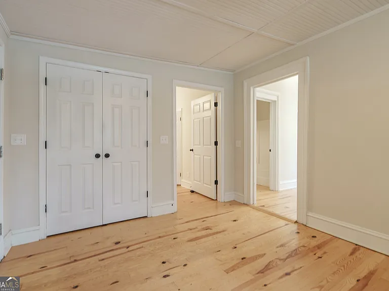 696 North Ave — Photo 14