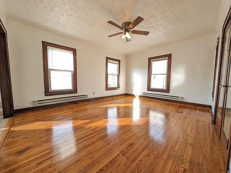 1141 E Market St #11 — Photo 6