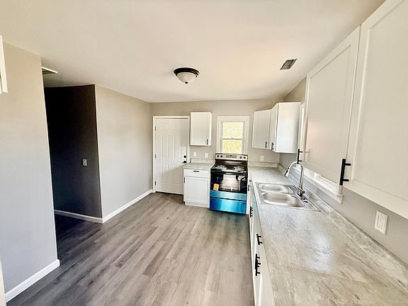 5th image of 708 Coleman St