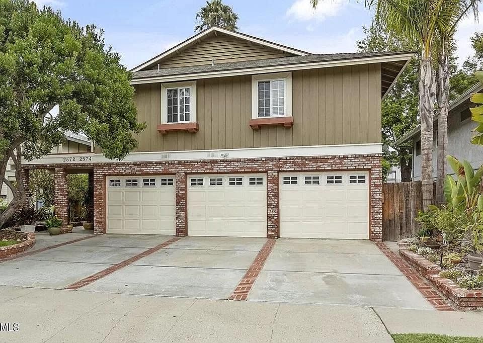Single Car Garage and single drive way space