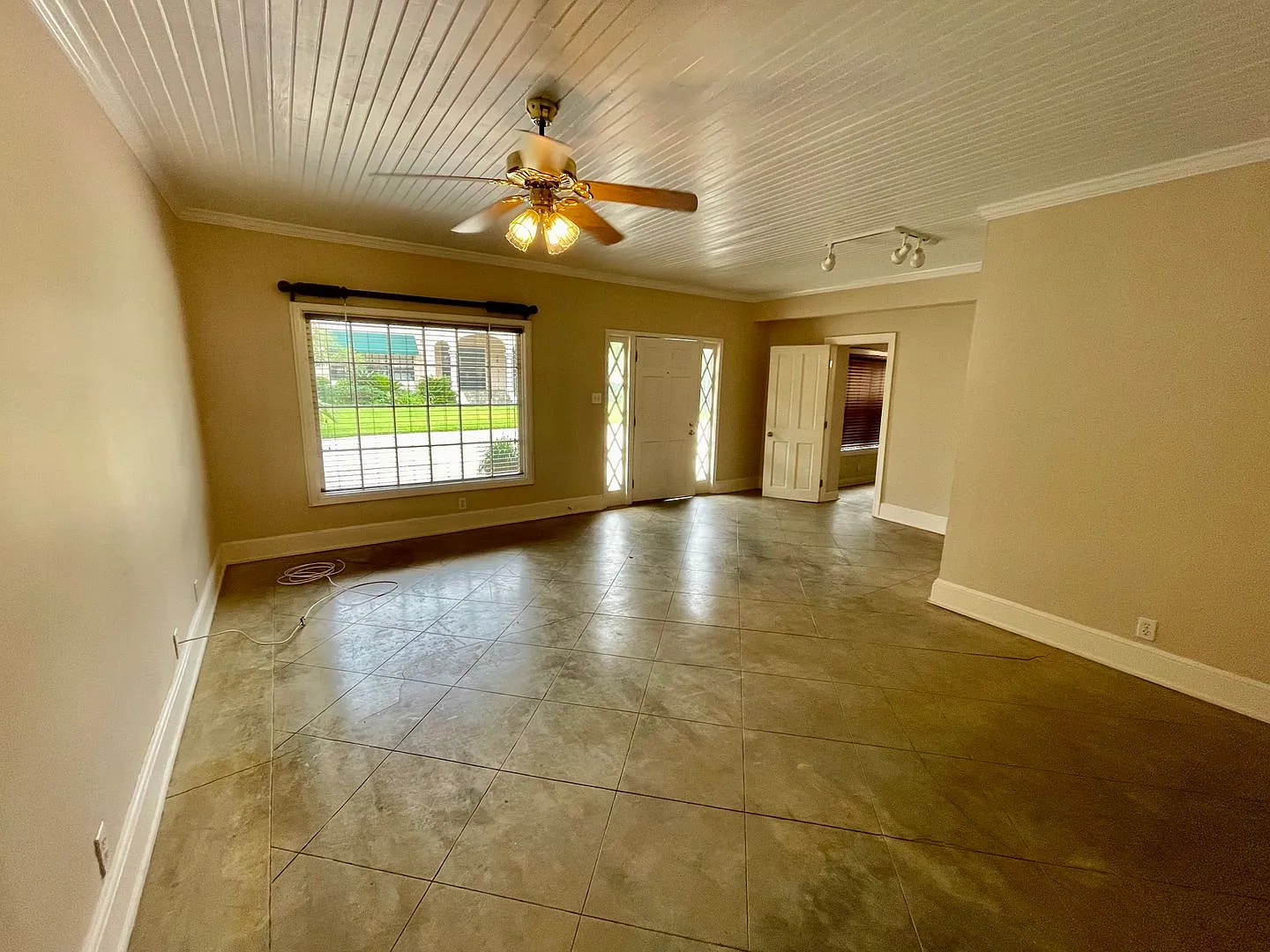 Lovely Carriage Home In The Heart Of Midtown — Photo 4