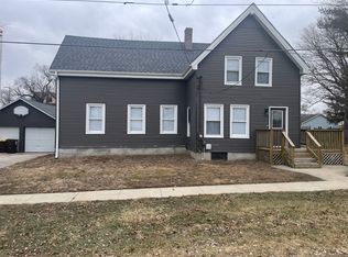 208 S Prairie St, Creston, IL 60113