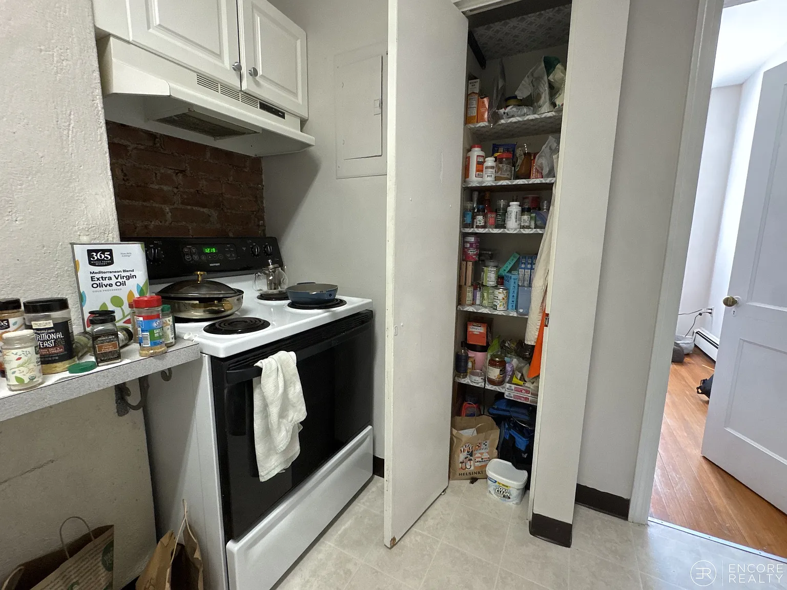 2 bed, 999 sqft, $3,250 — Photo 2