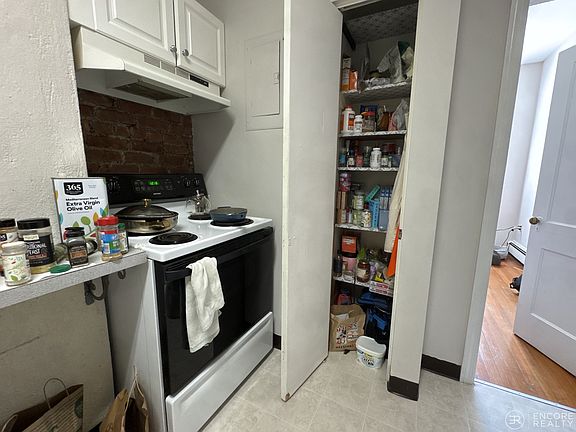 2nd image of 11 Stearns Rd APT 1