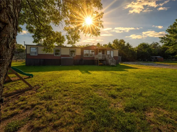 320 Valley Lake Ct, Springtown, TX 76082