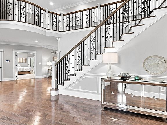 5th image of 211 Wedgewood Cir